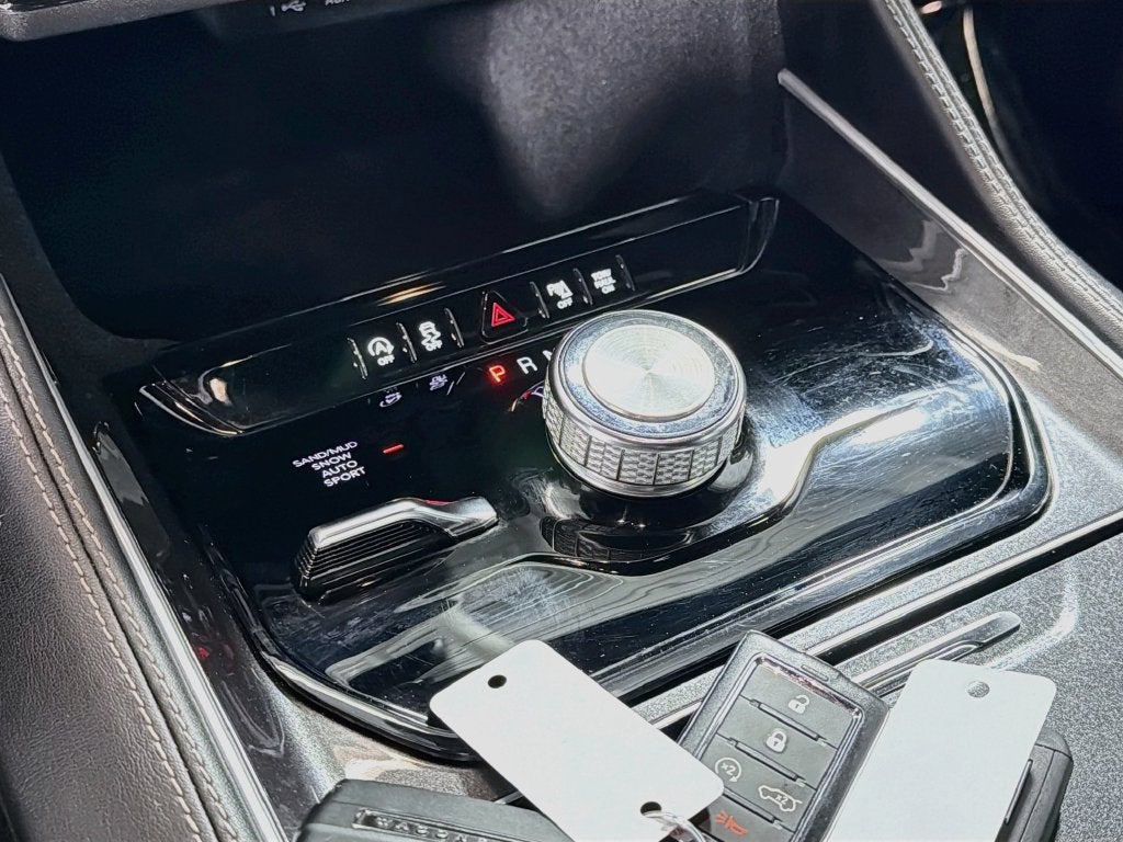 2023 Jeep Wagoneer Base