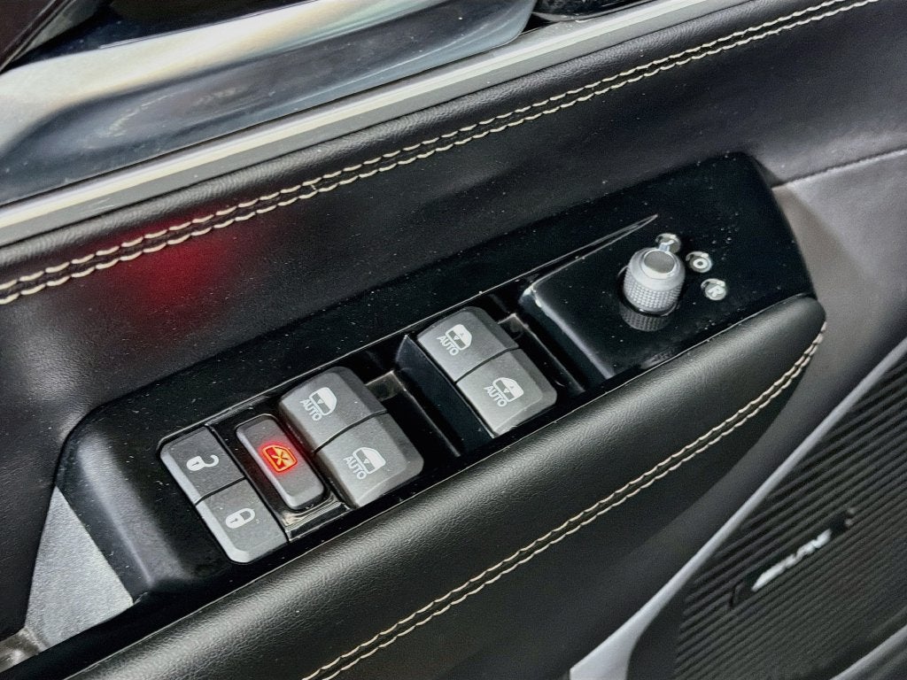 2023 Jeep Wagoneer Base