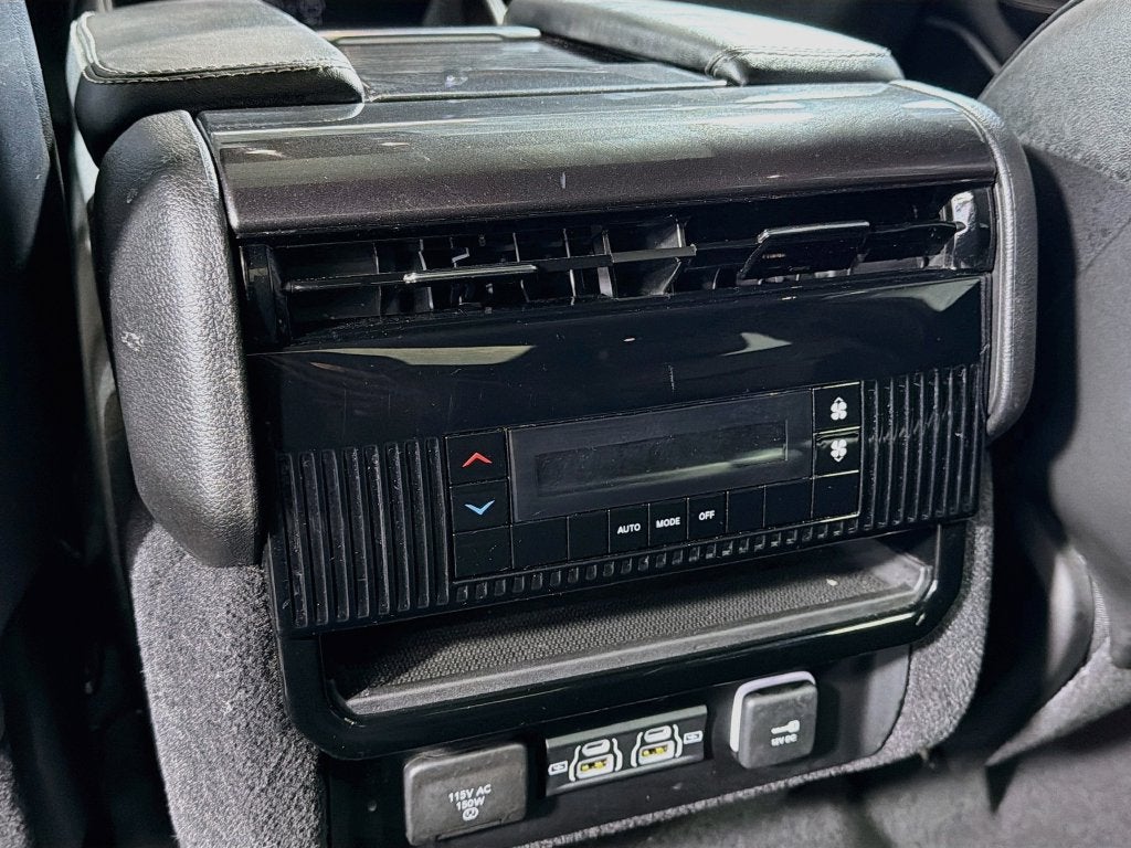 2023 Jeep Wagoneer Base