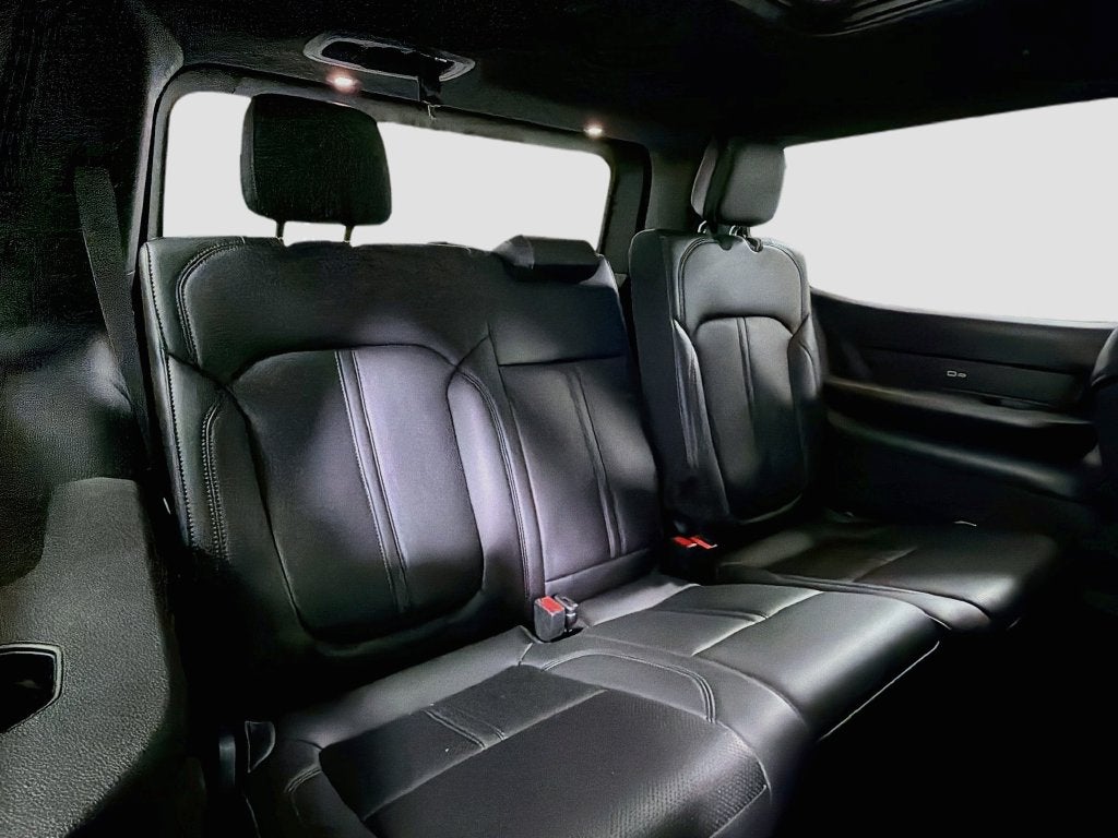 2023 Jeep Wagoneer Base