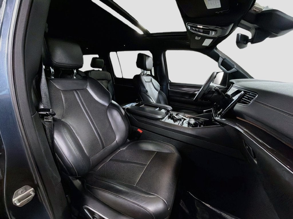 2023 Jeep Wagoneer Base
