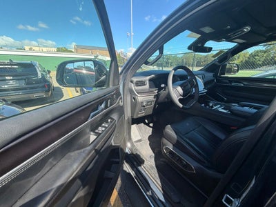 2023 Jeep Wagoneer Base