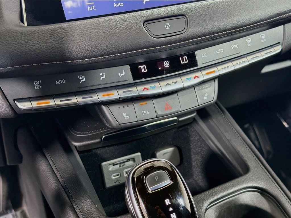 2022 Cadillac XT4 Premium Luxury