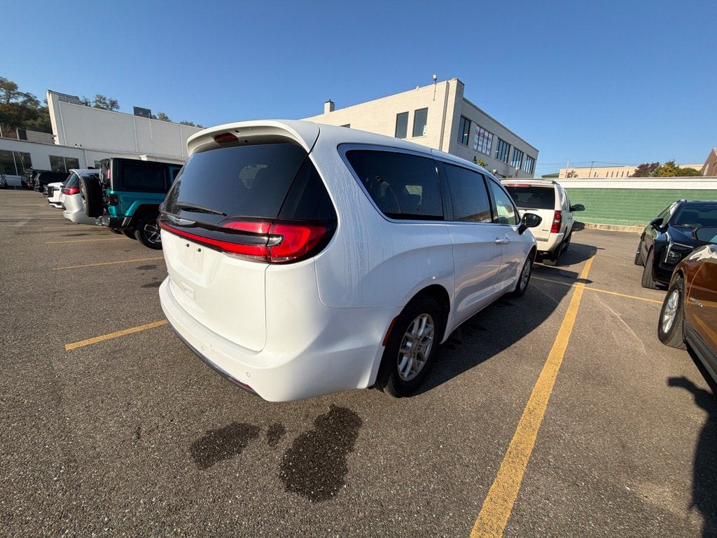 2024 Chrysler Pacifica Touring L