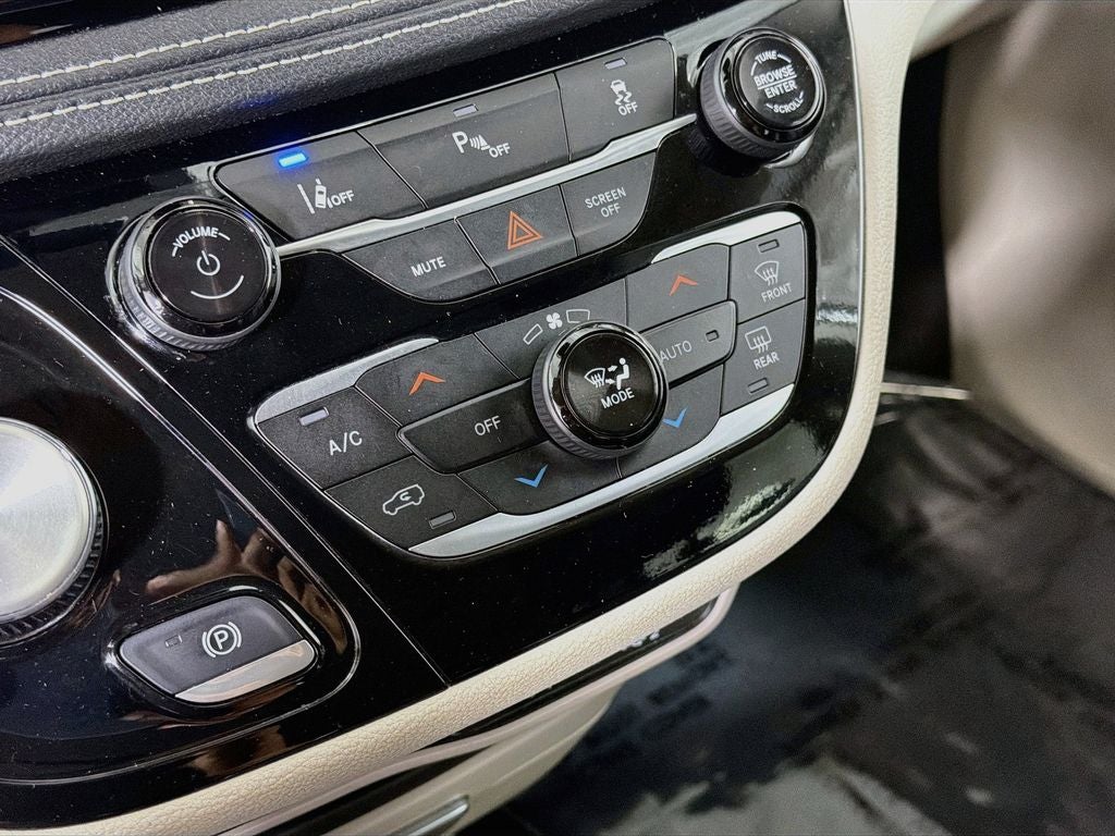 2024 Chrysler Pacifica Hybrid Select