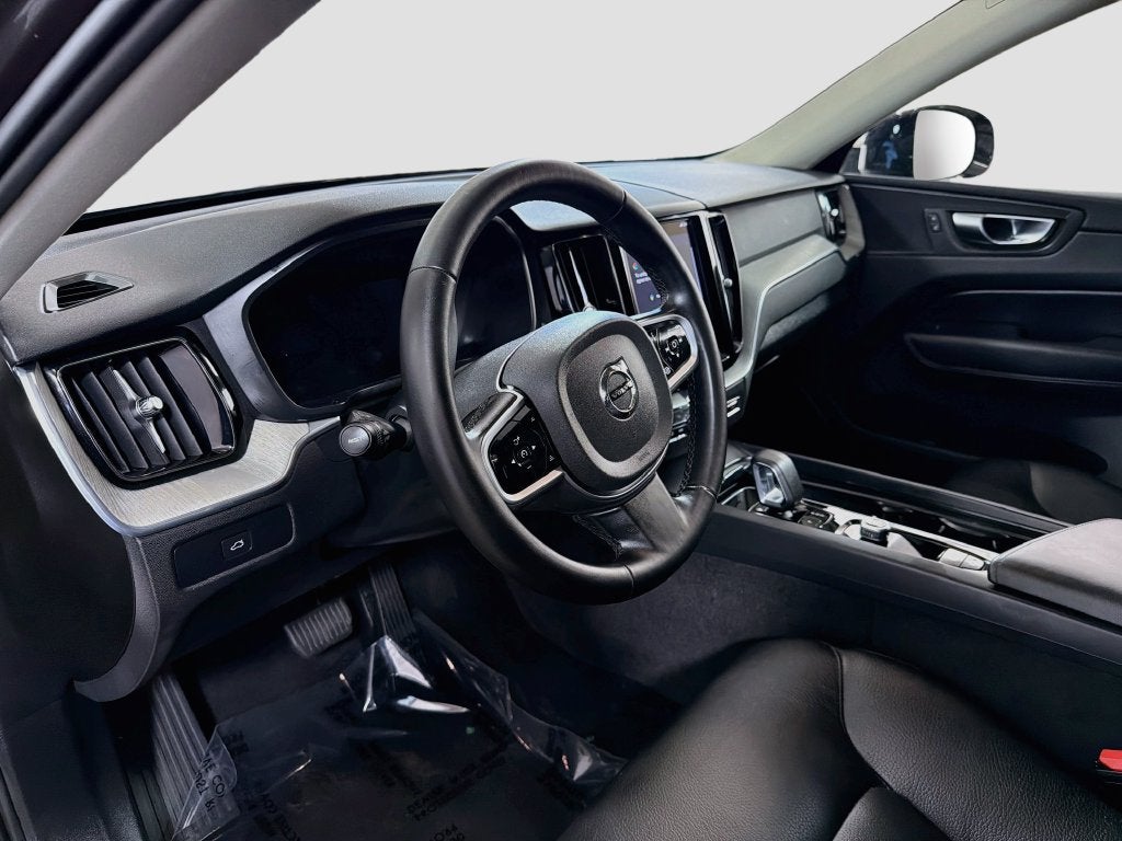 2025 Volvo XC60 B5 Plus