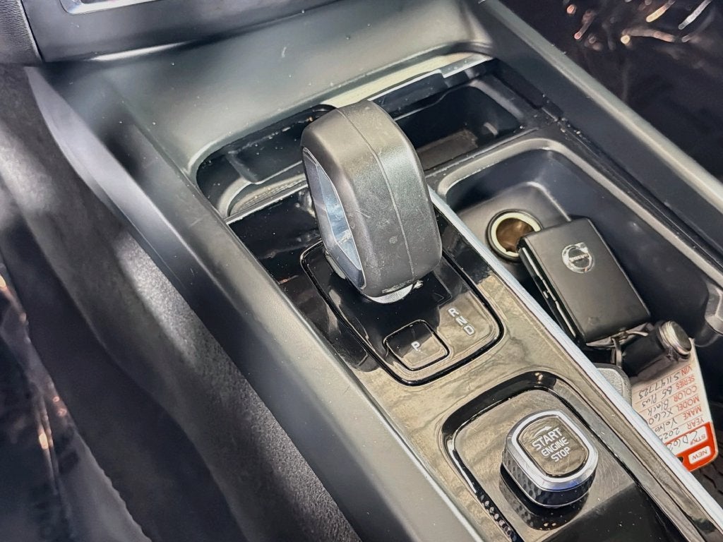 2025 Volvo XC60 B5 Plus