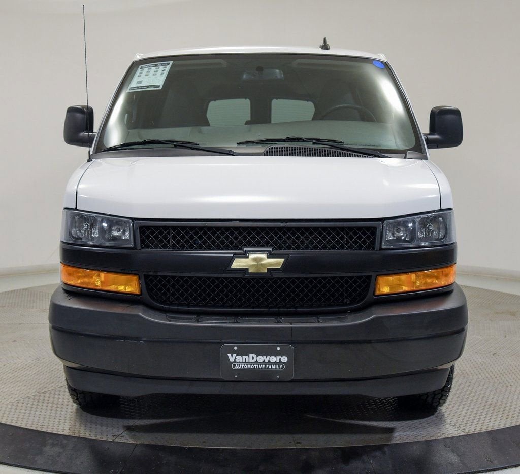 2023 Chevrolet Express Passenger 3500 1LS