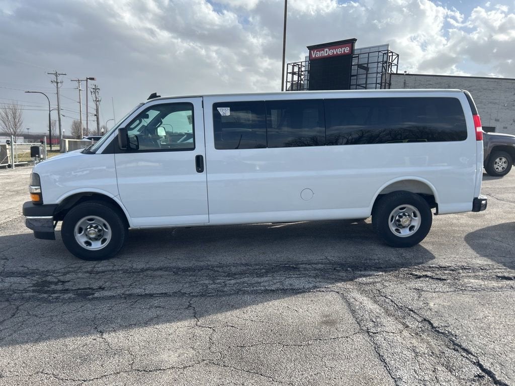 2025 Chevrolet Express Passenger 1LT
