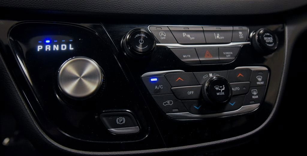 2025 Chrysler Pacifica Select
