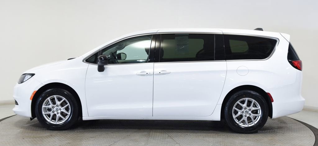 2024 Chrysler Voyager LX