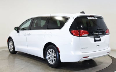 2024 Chrysler Voyager LX