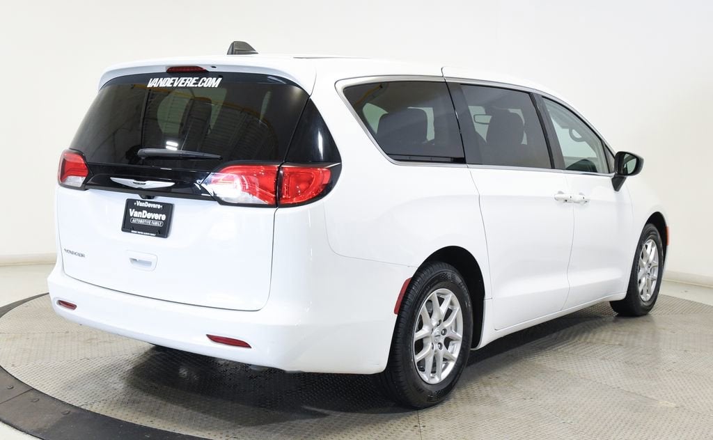 2024 Chrysler Voyager LX