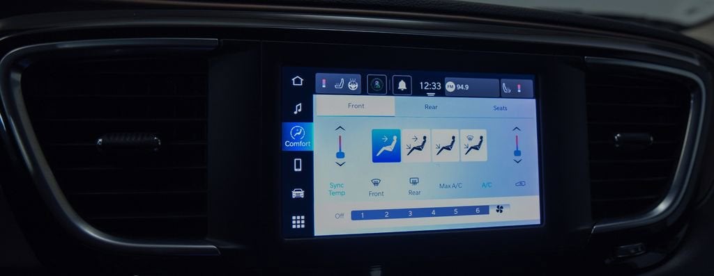 2024 Chrysler Voyager LX