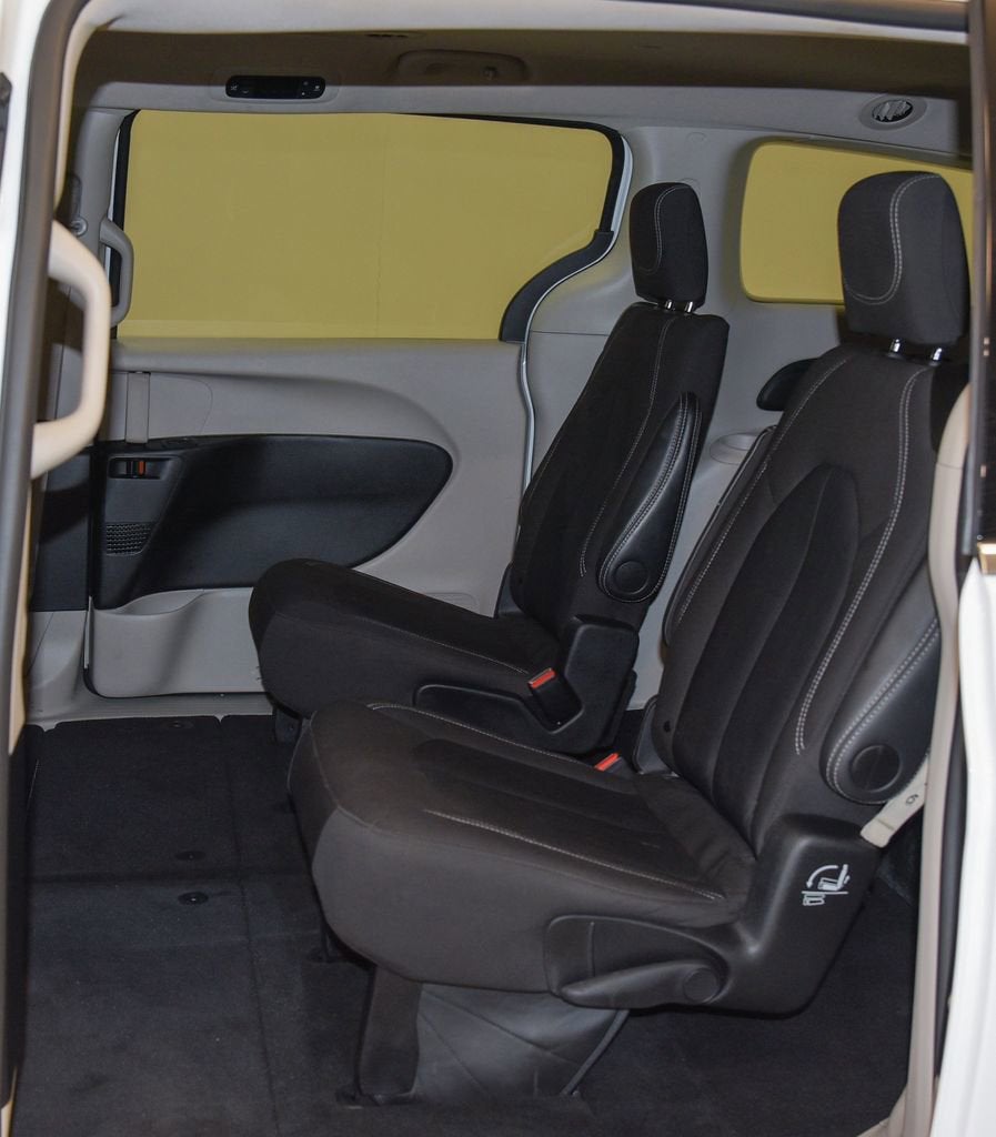 2024 Chrysler Voyager LX