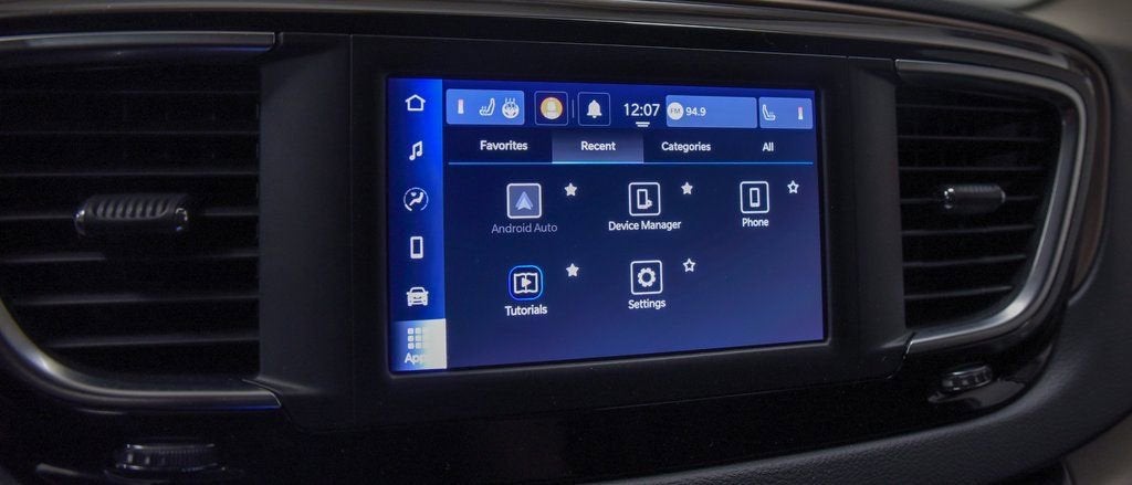 2023 Chrysler Voyager LX