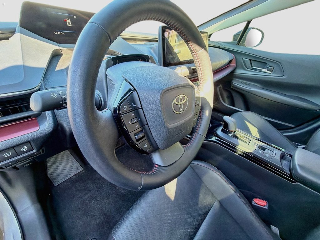 2025 Toyota Prius Plug-In Hybrid SE