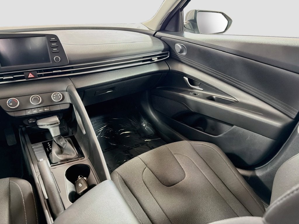 2023 Hyundai Elantra SE