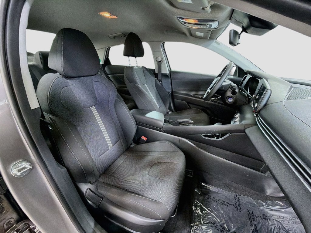 2023 Hyundai Elantra SE