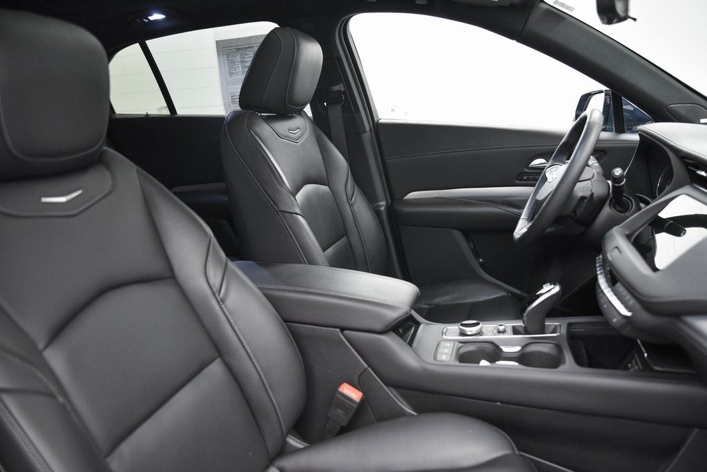 2022 Cadillac XT4 Premium Luxury