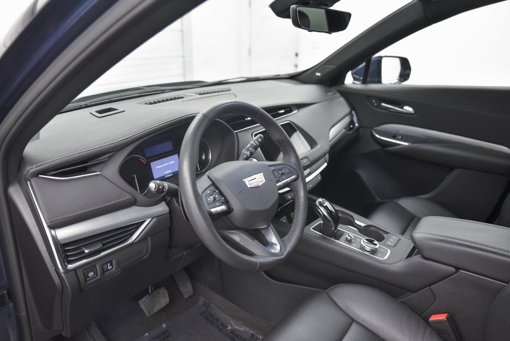 2022 Cadillac XT4 Premium Luxury