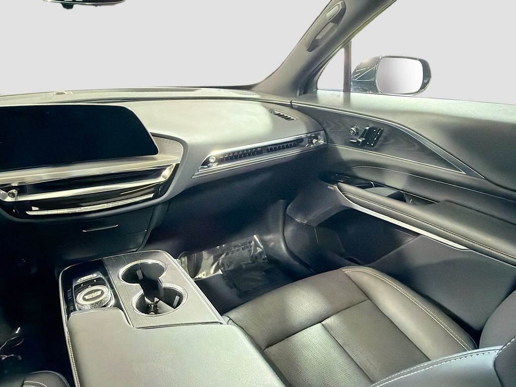 2025 Cadillac LYRIQ Luxury 3