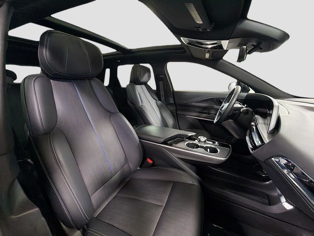 2025 Cadillac LYRIQ Luxury 3