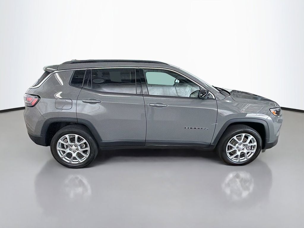 2023 Jeep Compass Latitude Lux