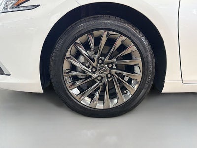 2024 Lexus ES 300h Luxury