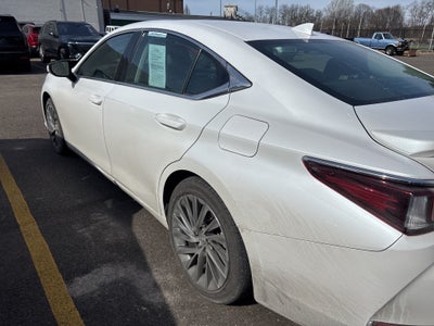 2024 Lexus ES 300h Luxury